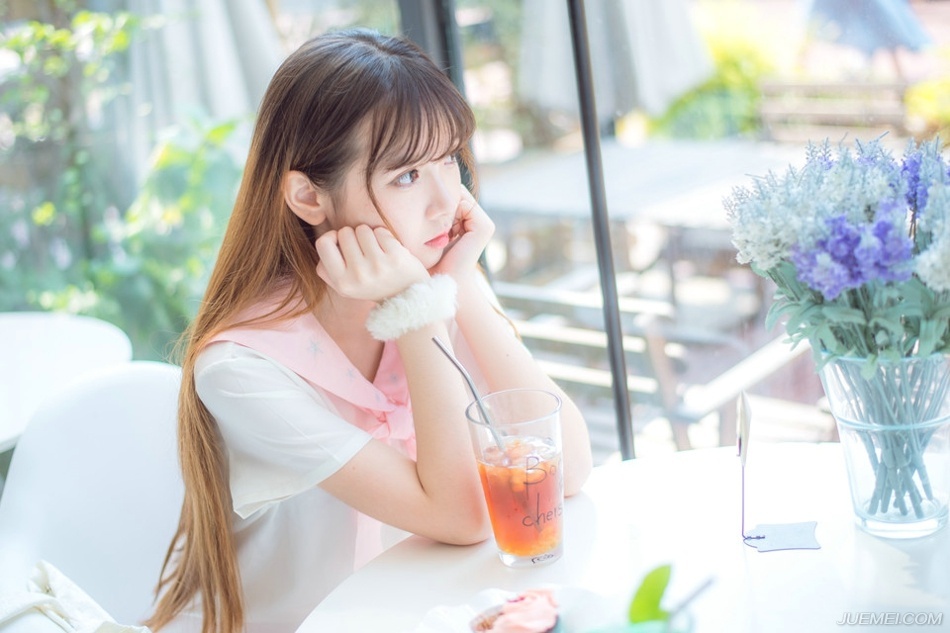 没有人能够“弃”你，除非你自暴自弃，因为我们是属于自己的，并不属于他人。——三毛《亲爱的三毛》